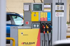 Беспилотник упал на заправочную станцию в российском регионе