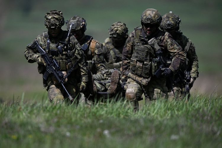 ФСБ заявила о росте активности НАТО у границы России. Альянс отрабатывает ядерные удары по территории страны