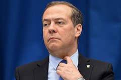 Медведев отреагировал на визит Зеленского в Харьков фото с подвешенным Муссолини