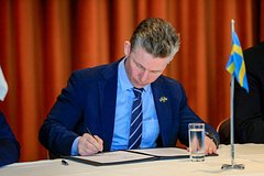 Швеция ответила на вопрос о праве ВСУ наносить удары по России западным оружием