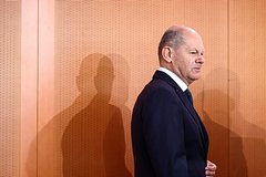 Стало известно о планах Шольца разрешить Украине бить по России западным оружием