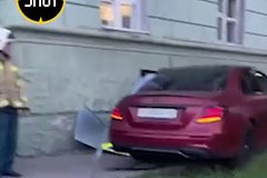 В Курске водитель иномарки сбил ребенка и взрослого