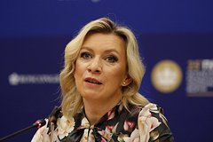 Захарова осудила жен Макрона и Шольца из-за смеха на мемориале жертвам холокоста