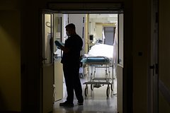 25-летний россиянин поел шаурмы и впал в кому
