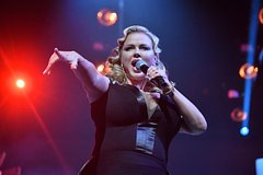 46-летняя Анна Семенович опубликовала фото в бикини