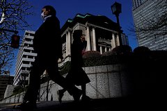 Банк Японии пообещал сократить влияние на процентные ставки