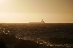 Британские ВМС сообщили о новом нападении на судно у побережья Йемена