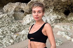 Фанаты оценили фото Кристины Асмус в купальнике фразой «сейчас мальчуган»