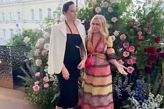 Наряд Рудковской сравнили с губками для мытья посуды в сети