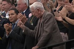 Посетившего парламент Канады эсэсовца назвали причастным к расправе над гражданами СССР