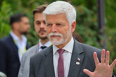 Президент Чехии призвал вернуть на Украину подлинный мир