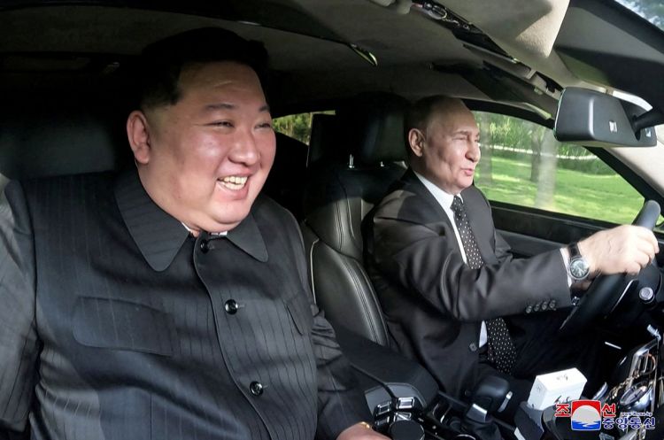 Путин подарил Ким Чен Ыну второй Aurus
