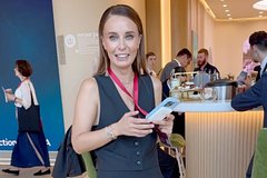 Российская журналистка появилась на ПМЭФ в наряде за сотни тысяч рублей