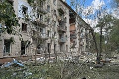 Семь человек спасли из-под завалов жилого дома в Луганске
