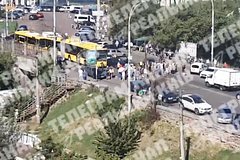 В Киеве люди перекрыли подъезд к железнодорожному вокзалу
