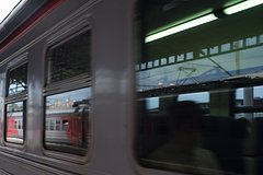 В Подмосковье граффитчик угрожал пистолетом охраннику поезда