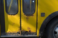 В российском городе десятилетняя школьница выпала из автобуса на проезжую часть