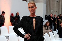 Врач рассказала о редкой болезни Селин Дион