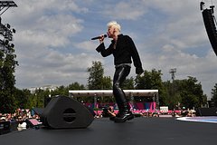 Айза назвала легинсы SHAMANа кринжем