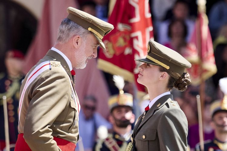 Бывший любовник королевы Испании раскрыл ее секреты. Теперь его преследуют террористы и спецслужбы