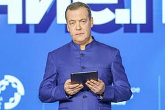 Медведев заявил о попытках врагов разрушить российские святыни