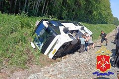 На российской трассе опрокинулся автобус с 30 пассажирами