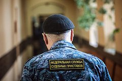 Пристава заподозрили в присвоении машины бойца СВО во время его службы на передовой