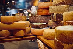 Продающий сыр по 120 тысяч рублей миллиардер назвал его дешевым и пристыдил россиян