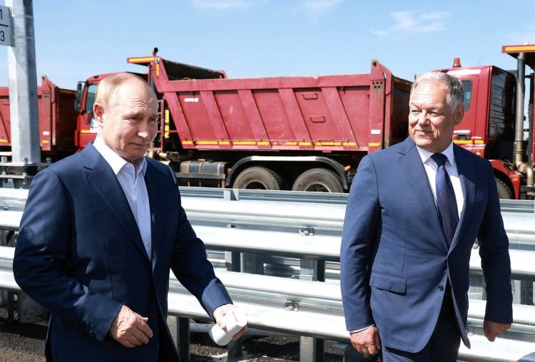 Путин прокатился за рулем Lada Aura