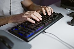 Россиянин с сайта знакомств изнасиловал 17-летнюю девушку