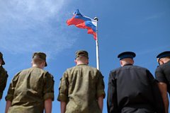 Россиянина в кепке с триколором отказались пустить в ресторан