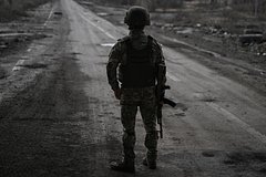 Российский военный в одиночку развернул полевой лазарет, спас 80 человек и танк