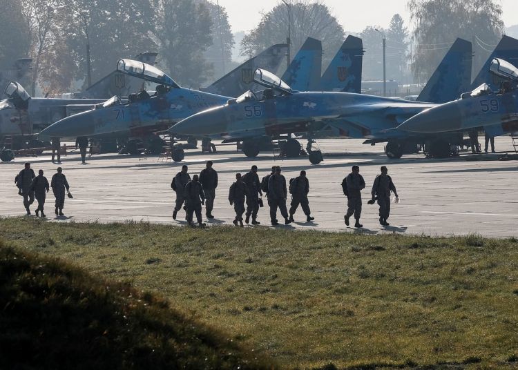 Самолет ВВС Британии заметили над Харьковом. Он пропал с радара спустя семь часов