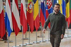 В Киеве раскритиковали Зеленского за отказ в интервью Такеру Карлсону