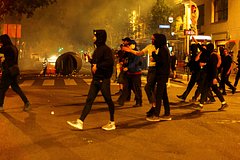 В Париже опять начались кавардаки, протестующих не устроили итоги выборов в парламент