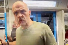 Выгнавшего москвичку из вагона метро лысого россиянина оштрафовали на тысячу рублей