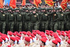 Хакеры взломали телеканалы Украины и Латвии и показали парад Победы